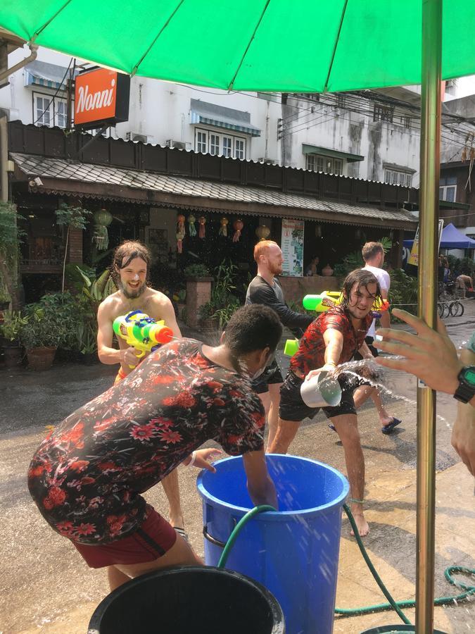 Tiger House Hostel (Adults Only) Чиангмай Экстерьер фото